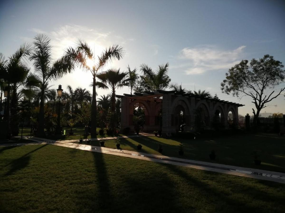 Готель Mann The Palm Retreat Лакхнау Екстер'єр фото